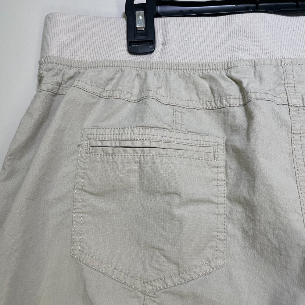 Women's Size 14 Chico's Cream Color Cargo Capris - Picture 12 of 14
